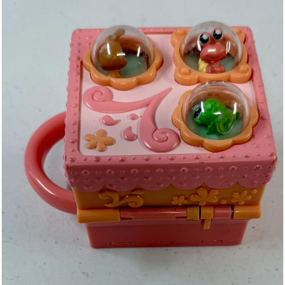 LPS Littlest Pet Shop Teeniest Tiniest Mini Pop-Up Playset 2006 with 3 Reptiles